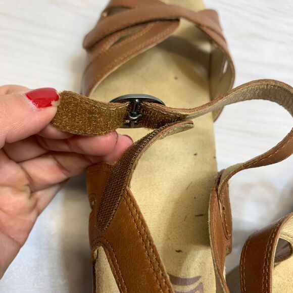 Dansko Season Sandals Camel Brown Leather Strappy Wedge Women's size 39 / 8.5 - Picture 9 of 12